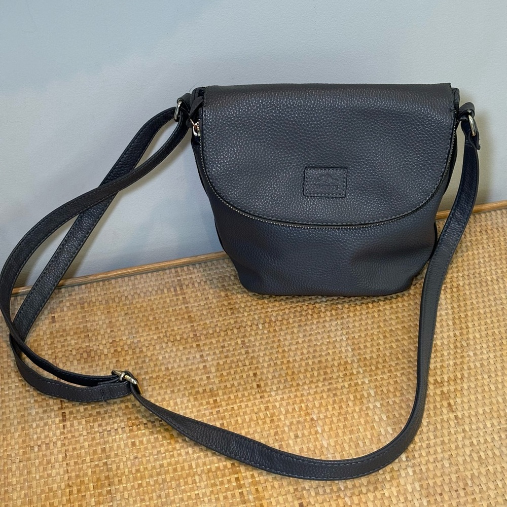 Roots faux leather grey crossbody purse in good condition